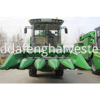 self-propelled maize harvesting